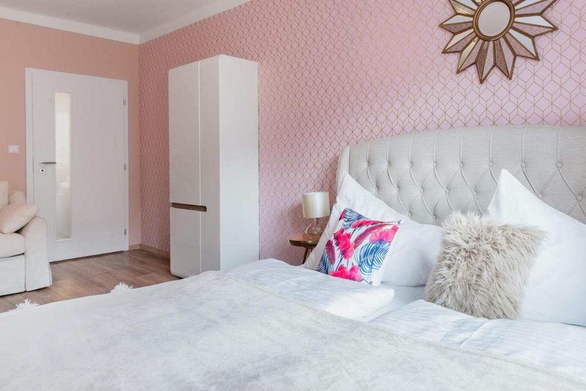 Pastel Art Deco 3Bdr Ruterra Apt Прага Екстериор снимка