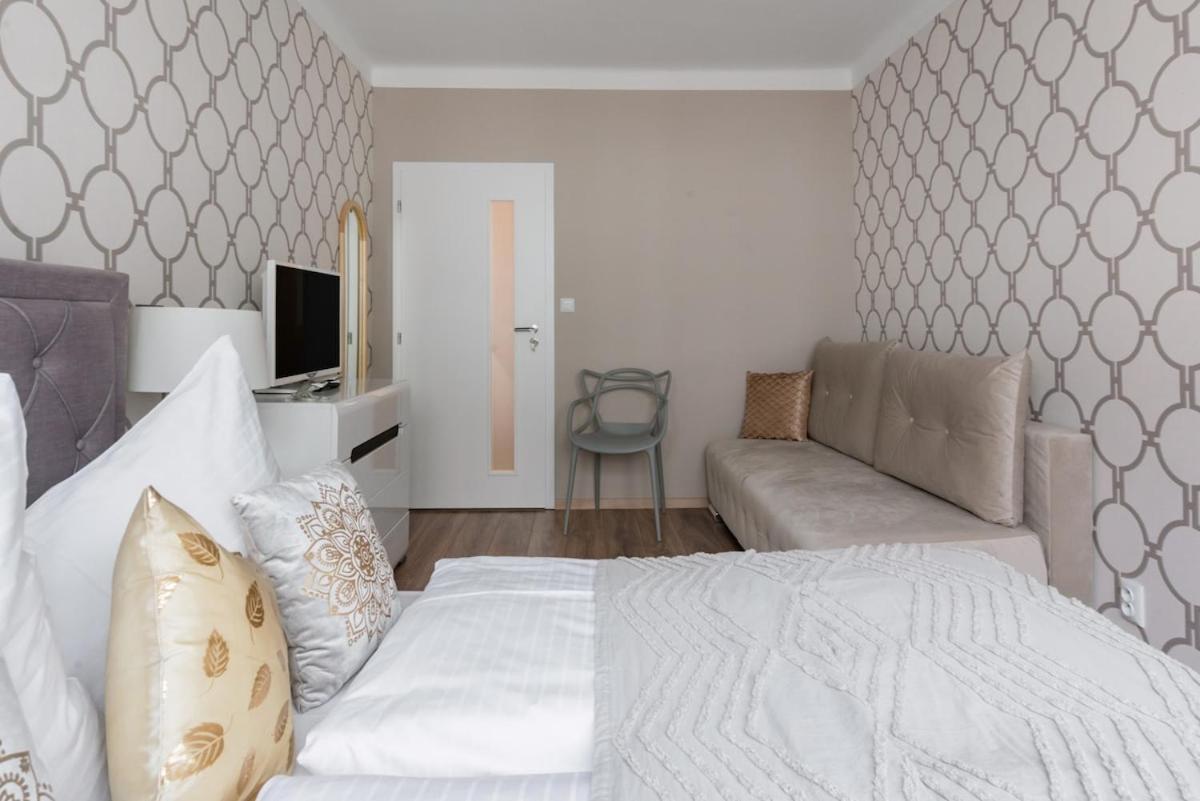 Pastel Art Deco 3Bdr Ruterra Apt Прага Екстериор снимка