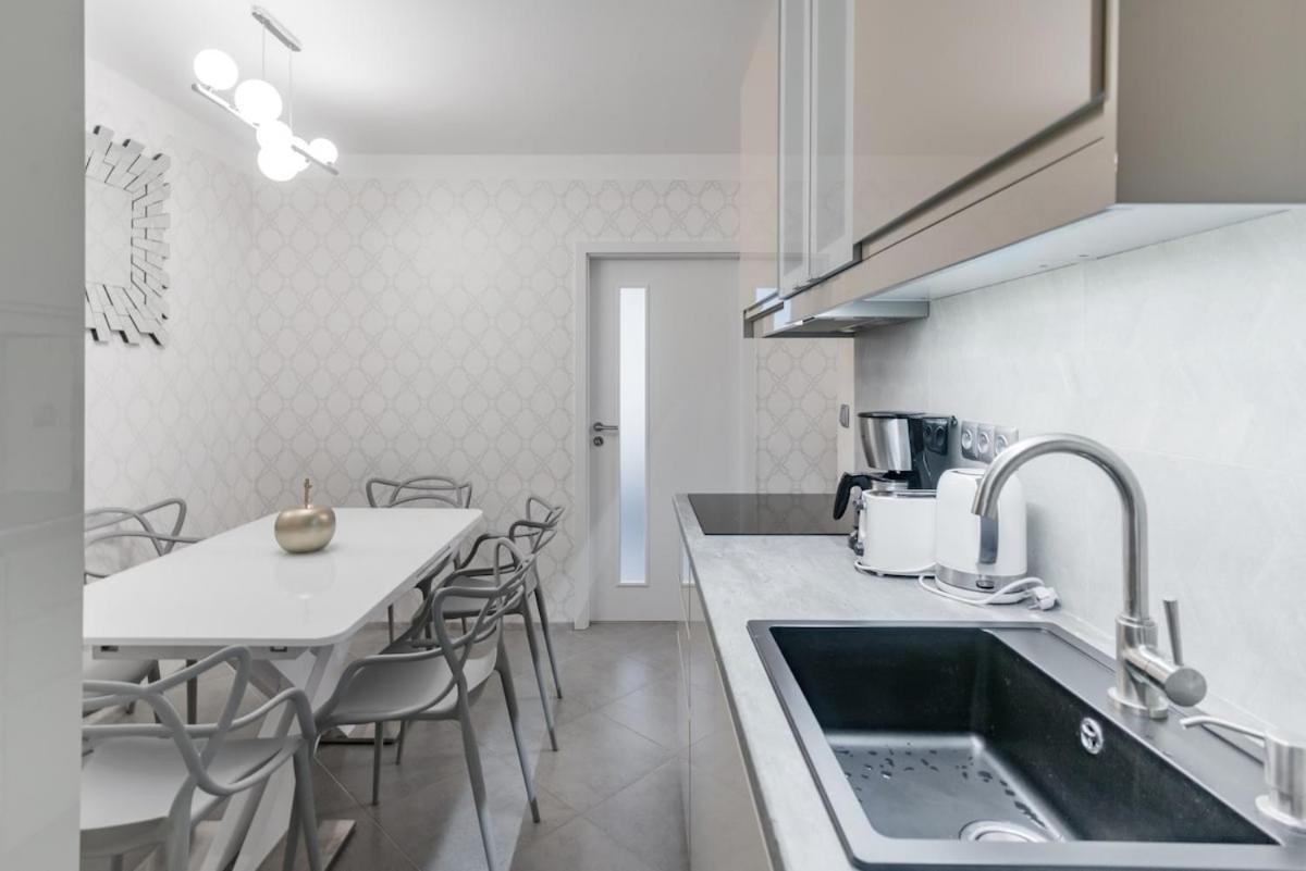 Pastel Art Deco 3Bdr Ruterra Apt Прага Екстериор снимка