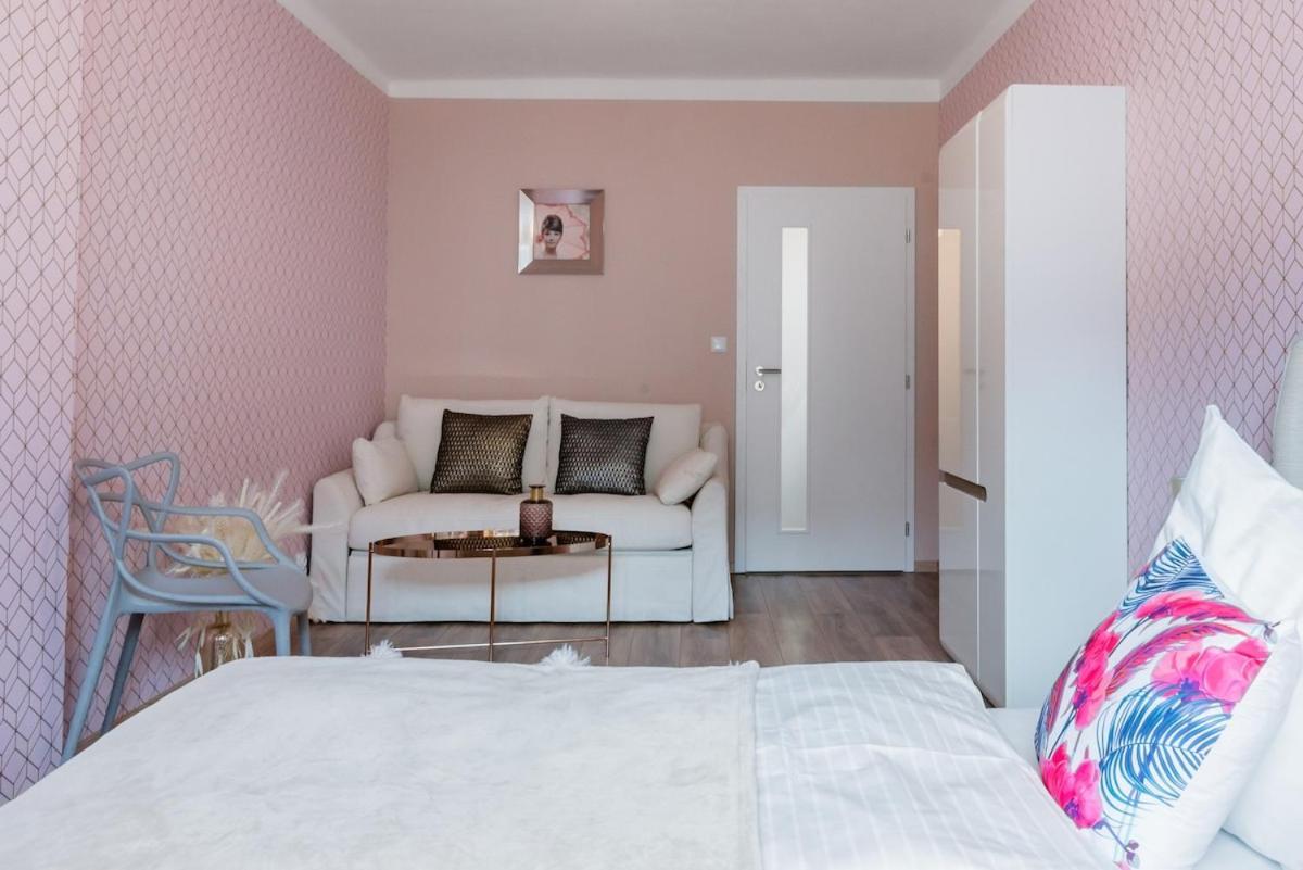 Pastel Art Deco 3Bdr Ruterra Apt Прага Екстериор снимка