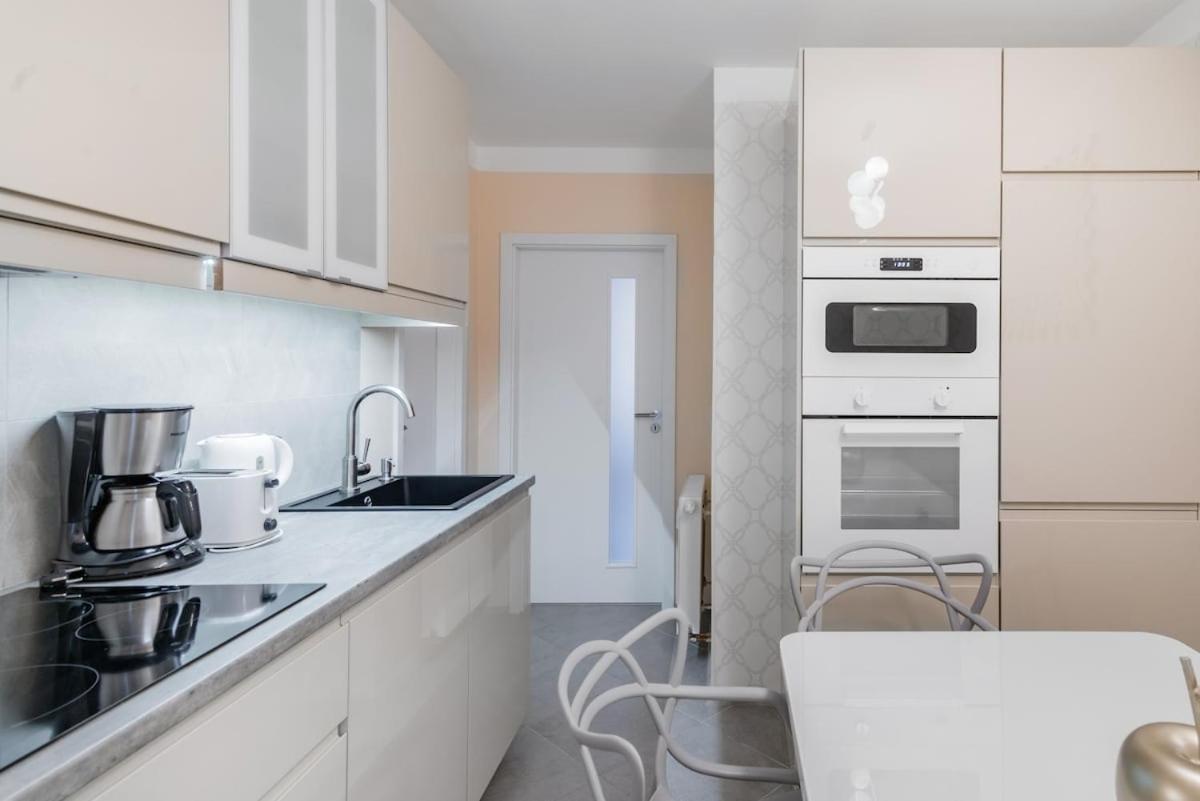 Pastel Art Deco 3Bdr Ruterra Apt Прага Екстериор снимка