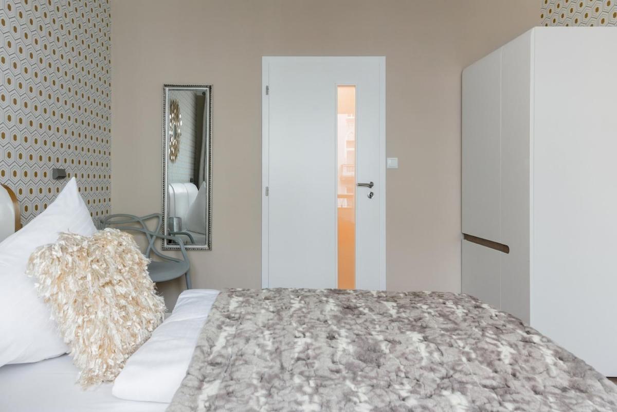 Pastel Art Deco 3Bdr Ruterra Apt Прага Екстериор снимка