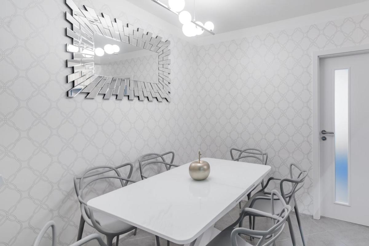 Pastel Art Deco 3Bdr Ruterra Apt Прага Екстериор снимка